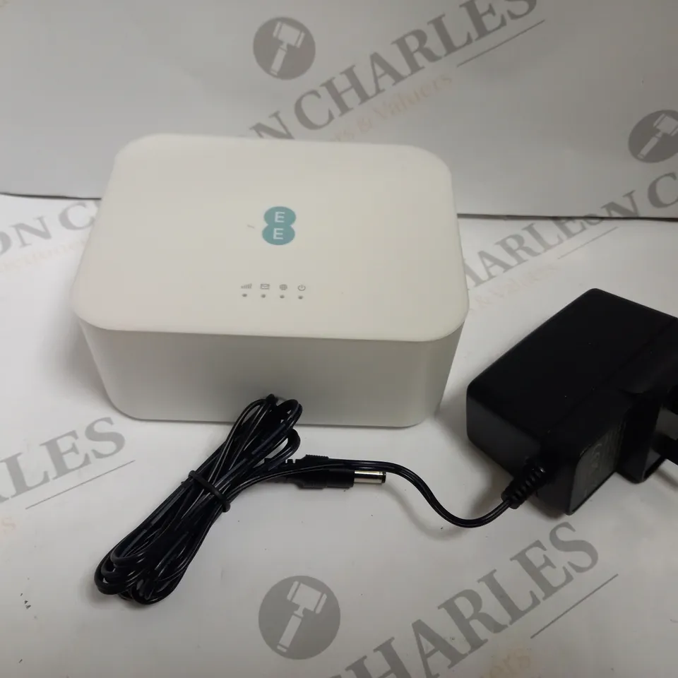 EE SMART HUB 4G - WHITE