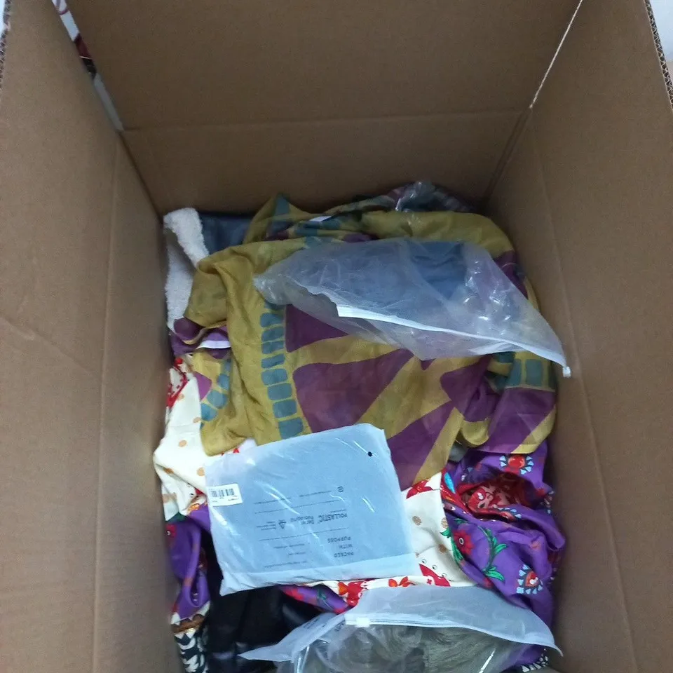 BOX OF APPROXIMATELY 20 ASSORTED CLOTHING ITEMS IN VARIOUS COLOURS, SIZES AND STYLES