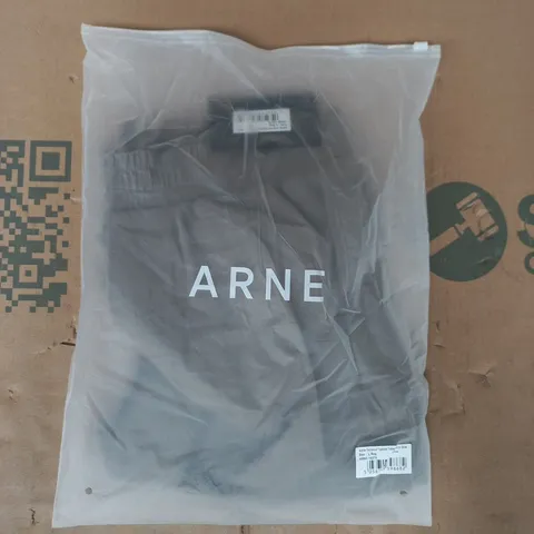 BAGGED ARNE ACTIVE TECHNICAL TAPERED TRACKPANTS IN OLIVE SIZE LARGE REGULAR
