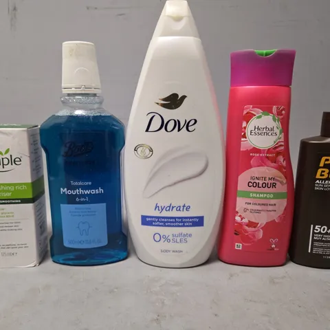 APPROXIMATELY 10 ASSORTED HEALTH & BEAUTY ITEMS TO INCLUDE - DOVE HYDRATE BODY WASH , BOOTS MOUTHWASH , SIMPLE REPLENISHING RICH MOISTURISER ETC