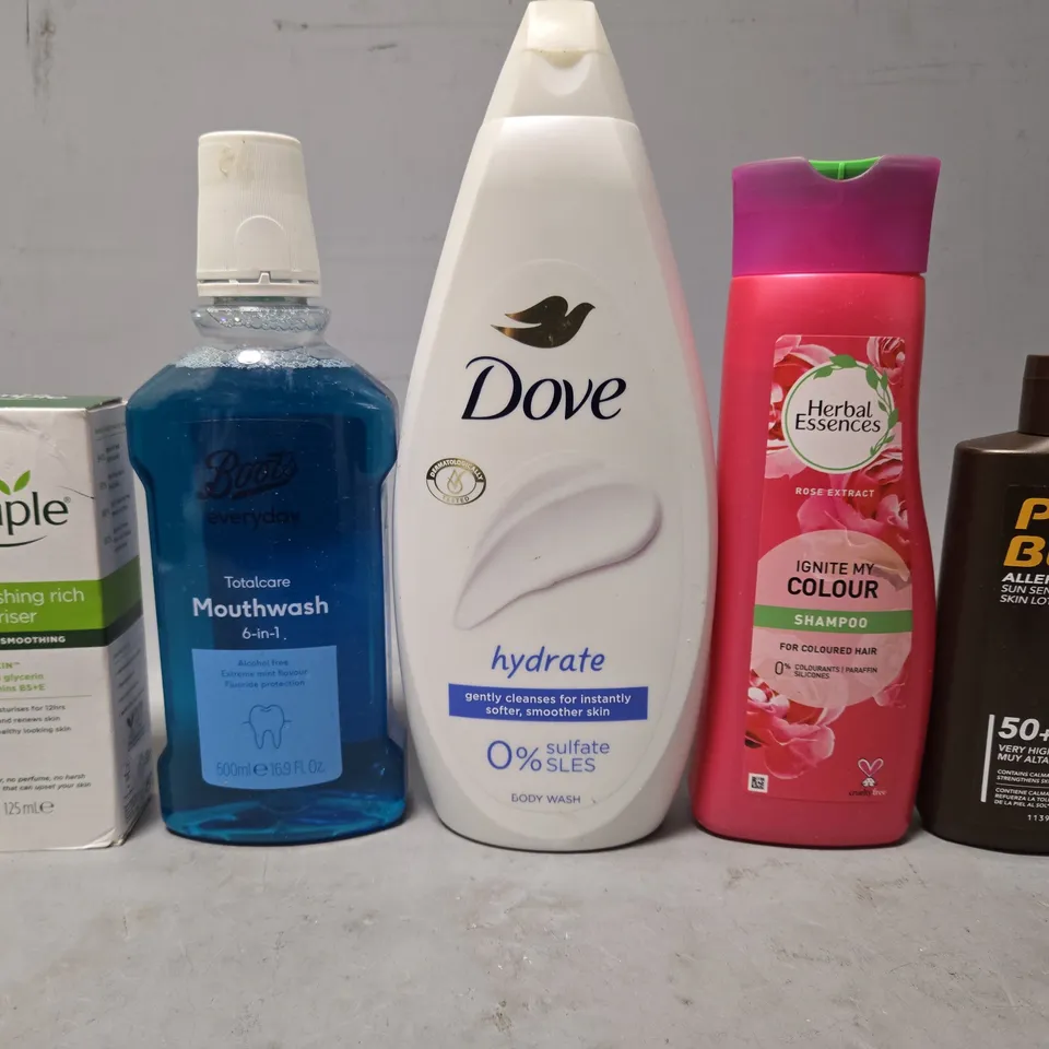 APPROXIMATELY 10 ASSORTED HEALTH & BEAUTY ITEMS TO INCLUDE - DOVE HYDRATE BODY WASH , BOOTS MOUTHWASH , SIMPLE REPLENISHING RICH MOISTURISER ETC