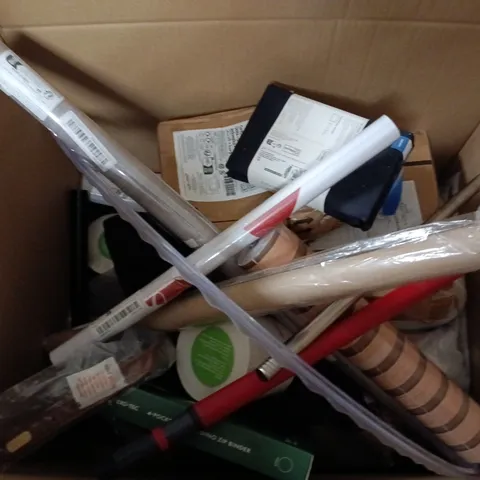 LOT OF ASSORTED HOUSEHOLD GOODS TO INCLUDE WALLPAPER, ZIP BINDERS AND PILLOW CASES