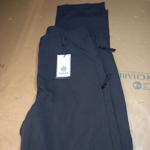 TOG 24 CARGO TROUSERS SIZE 34R