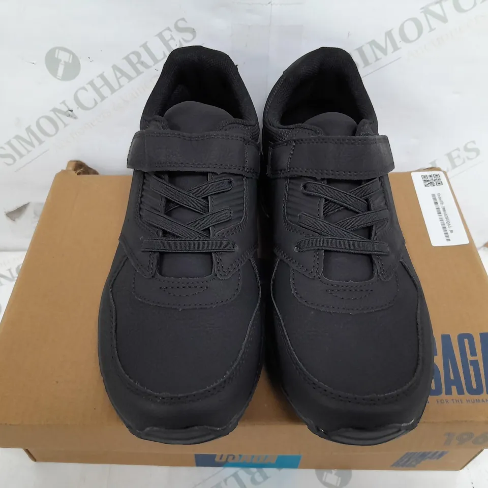 BOXED PAIR OF OSAGA 1964 VELCRO/LACE TRAINERS IN BLACK - SIZE 36