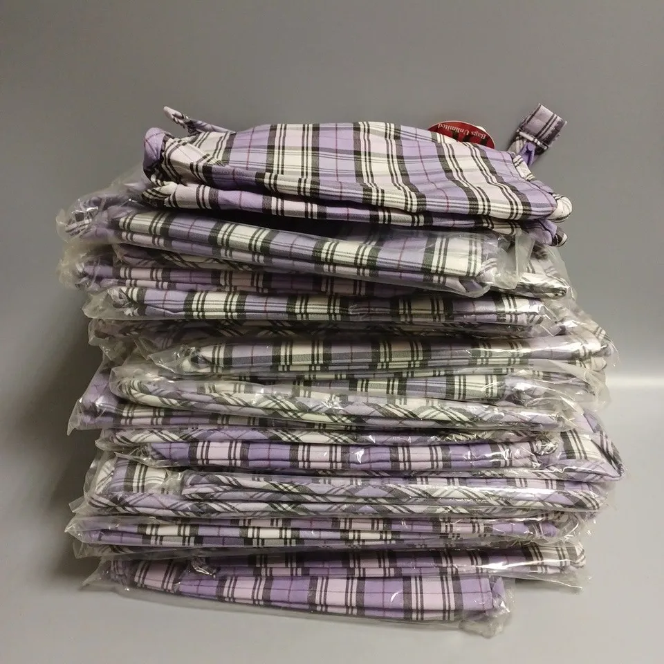 APPROXIMATELY 25 BAGS UNLIMITED LONDON COSMETICS BAG 