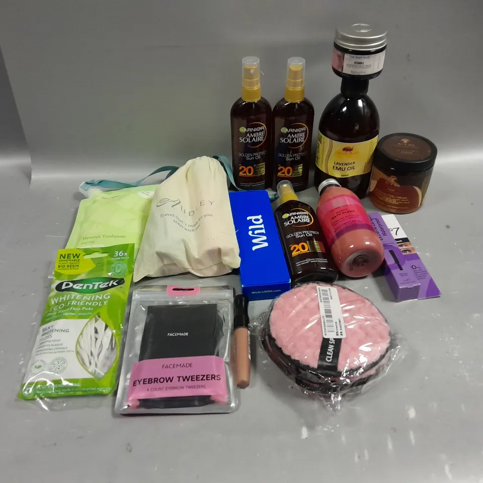 BOX OF APPROXIMATELY 15 COSMETIC ITEMS TO INCLUDE GARNIER SUN OIL, LAVENDER EMU OIL, THE BODYSHOP BATH FOAM , ETC