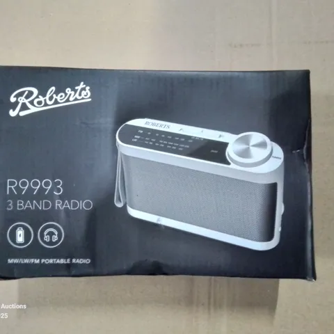 BOXED ROBERTS R9993 3 BAND RADIO