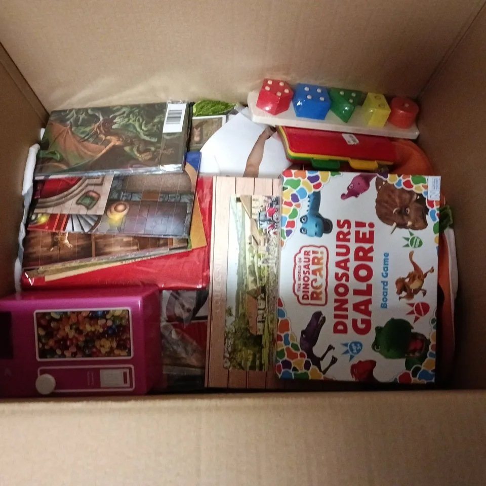 LARGE QUANTITY OF ASSORTED TOYS AND GAMES AND DRESS UP ITEMS TO INCLUDERUBIES HAT, CRAFT SHEETS AND DINOSAUR GALORE SET