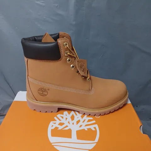 BOXED PAIR OF TIMBERLAND PREMIUM WATERPROOF BOOTS - UK SIZE 8.5