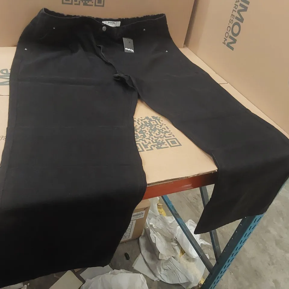 BOX CONTAINING APPROXIMATELY 10x BRAND NEW SIMPLY BE WASHED BLACK PLEAT DETAIL JEANS - SIZE 22L