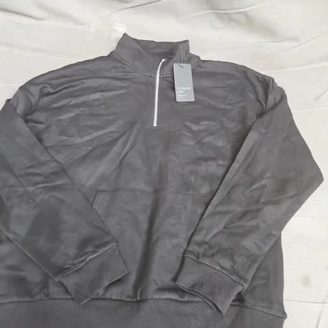 CLOSURE LDN RELAXED 1/4 ZIP FLEECE IN BLACK - LARGE