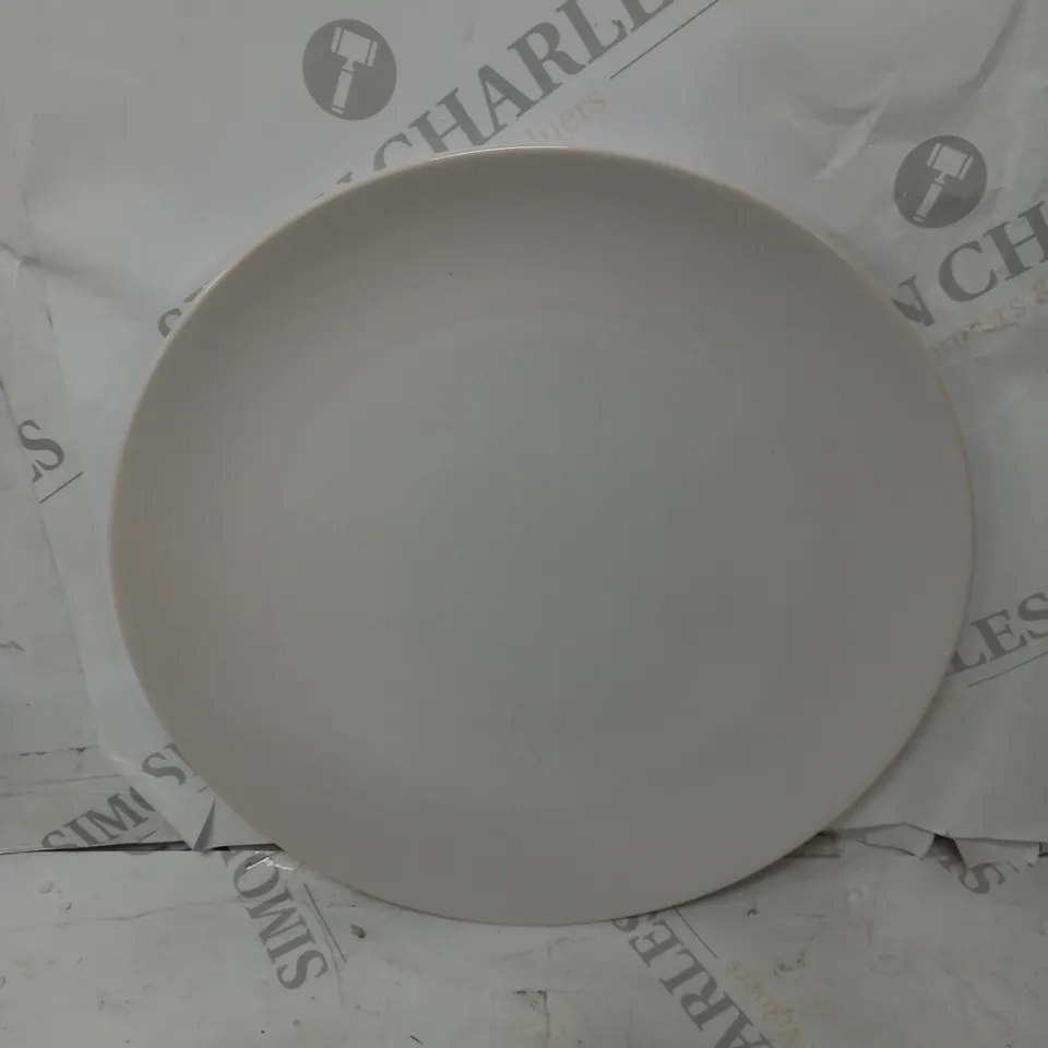 BRAND NEW BOXED 17 PIECE PORCELAIN DINNERWARE SET IN MATTE WHITE TO INCLUDE LARGE PLATES, SMALL PLATES AND BOWLS - COLLECTION ONLY