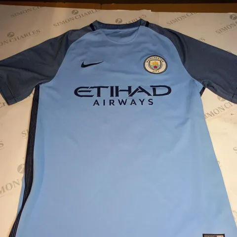 MANCHESTER CITY FC HOME SHIRT WITH DUGGAN 9 SIZE M