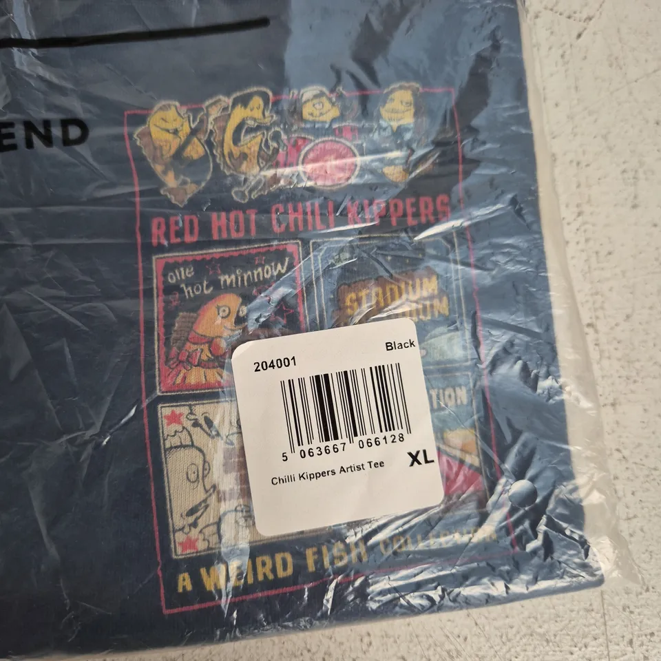 BAGGED WEIRD FISH ARTIST TEE – CHILLI KIPPERS (XL)