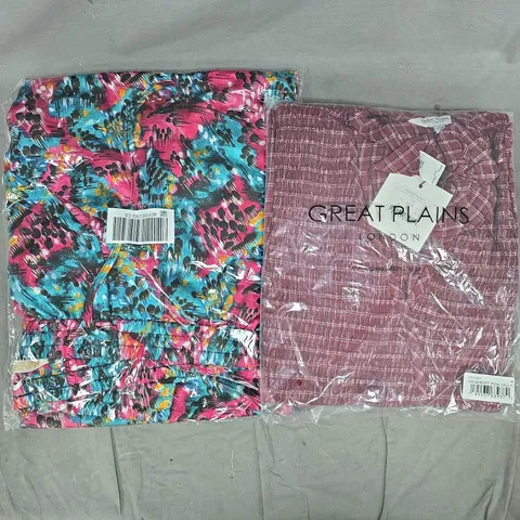 BOX OF APPROXIMATELY 20 ASSORTED CLOTHING AND FASHION ITEMS IN VARIOUS STYLES, SIZES, AND COLOURS - COLLECTION ONLY