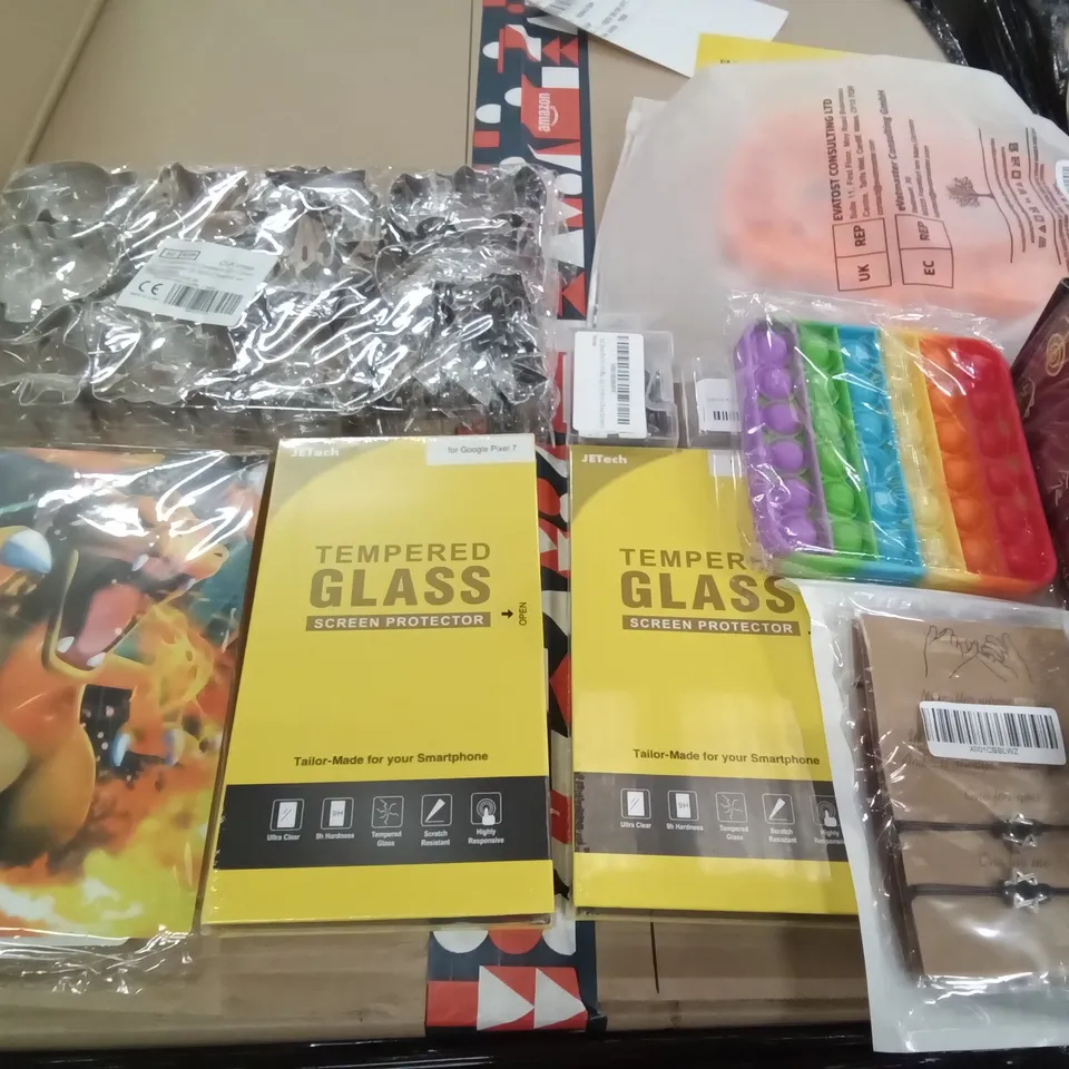 PALLET OF ASSORTED ITEMS INCLUDING TEMPERED GLASS SCREEN PROTECTOR, POKEMON TRADING CARD FILE, CRYSTAL HEALING STONES, FIDGET TOYS, HALLOWEEN COOKIE CUTTERS,