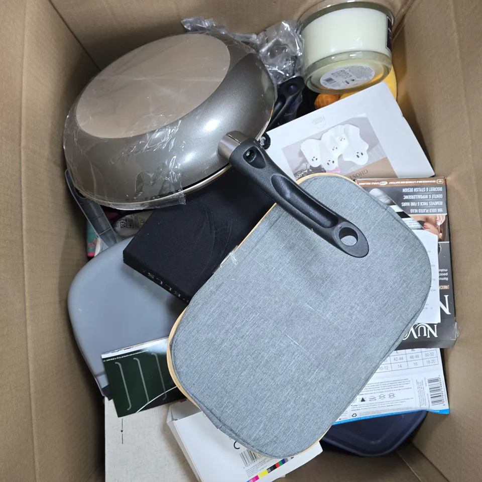 APPROXIMATELY 15 ASSORTED HOUSEHOLD PRODUCTS TO INCLUDE FRYING PAN, STORAGE BOX, COMPRESSION TOP ETC 