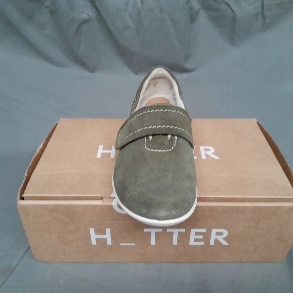 BOXED PAIR OF HOTTER TOASTY VELCRO SUEDE SHOES SIZE UK 5