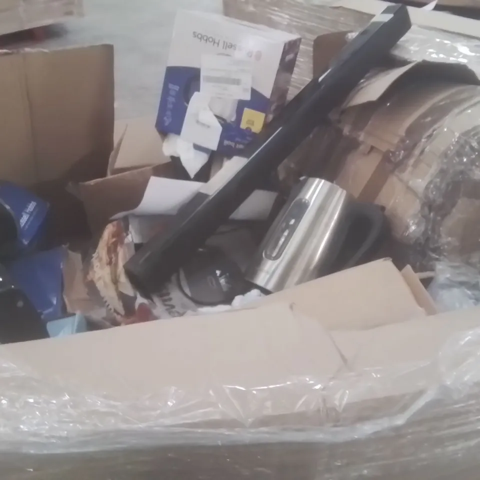 PALLET OF ASSORTED HOUSEHOLD GOODS AND PRODUCTS TO INCLUDE;KETTLE,MINI FRIDGE,TOASTER,SOUNDBOARD,TOASTIE MACHINE