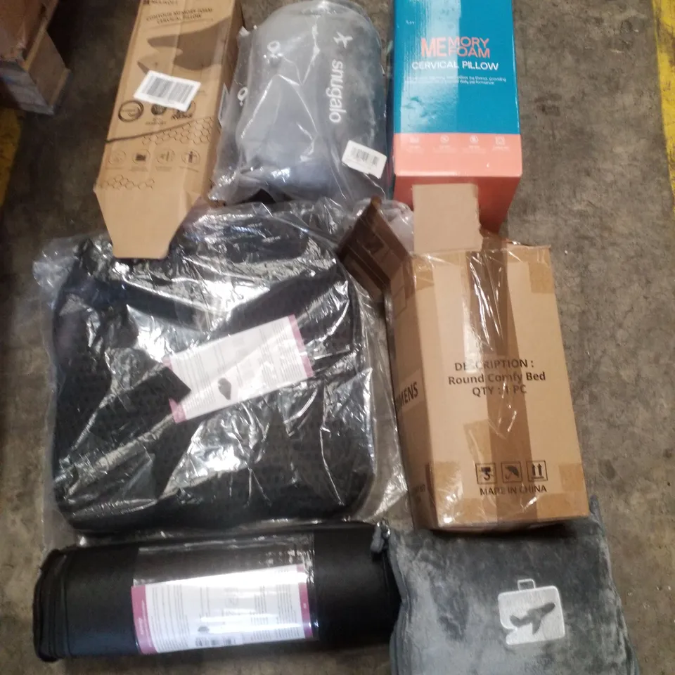 PALLET CONTAINING ASSORTED PILLOWS & CUSHIONS