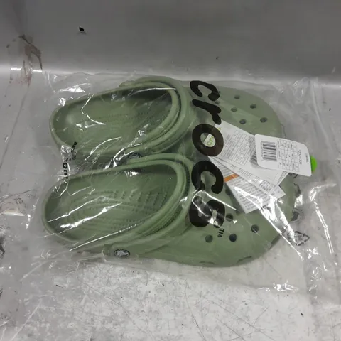 BAGGED PAIR OF CROCS CLASSIC CLOG GREEN UK M7/W8