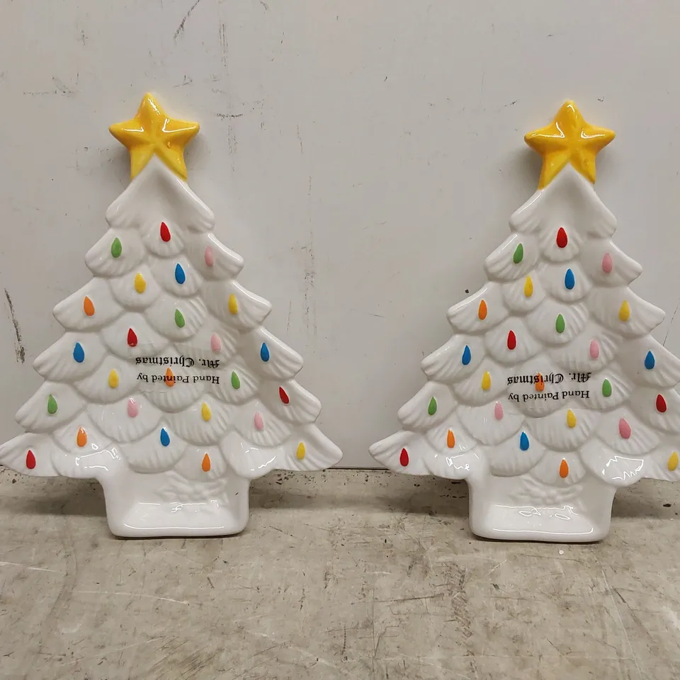 BOXED SET OF 2 CHRISTMAS THEMED SERVING SIDE PLATES