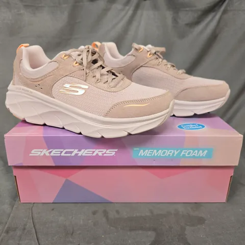 BOXED PAIR OF SKECHERS TRAINERS IN TAUPE SIZE 7