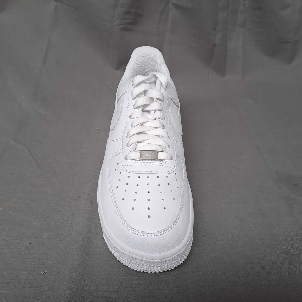 PAIR OF NIKE AIR FORCE 1 SHOES IN WHITE UK SIZE 7.5