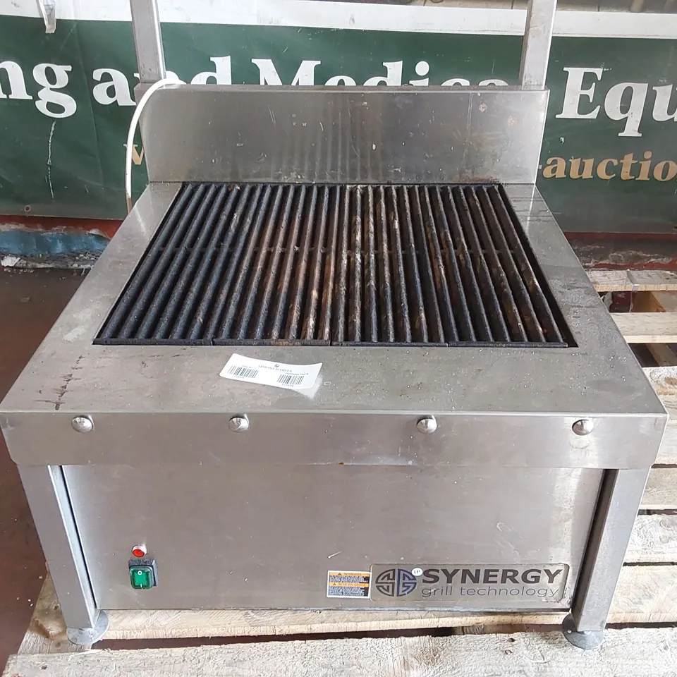 SYNERGY SG630 COMMERCIAL GAS GRILL