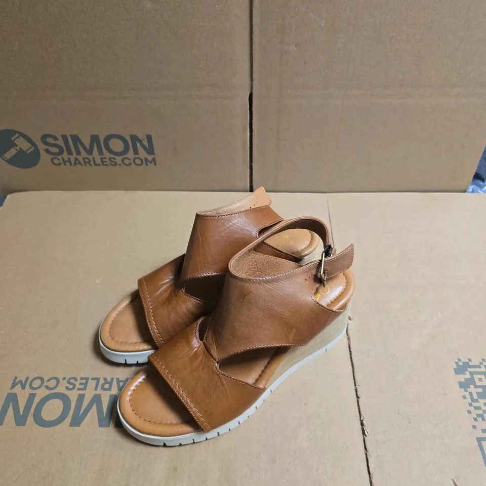 MODA IN PELLE PEYTEN TAN LEATHER WEDGE SANDALS – UK 6 (EU 39) 