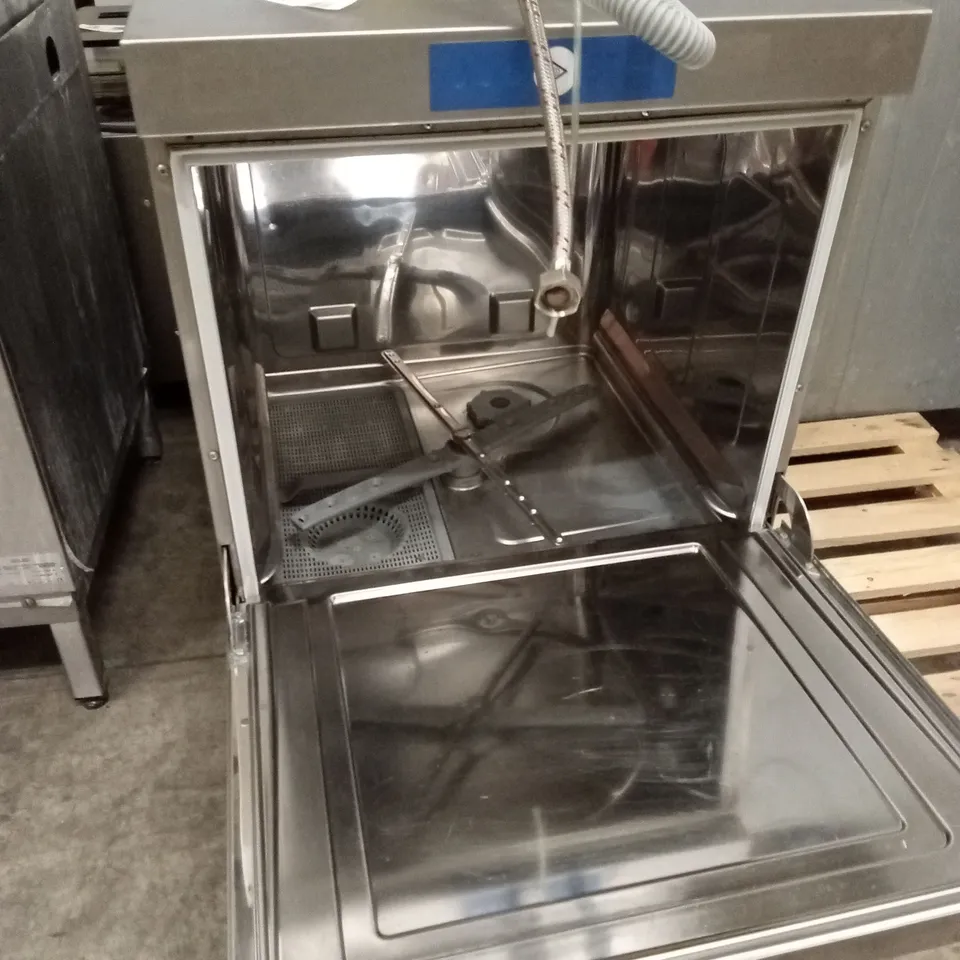 HOBART FXS400 CABINET DISHWASHER