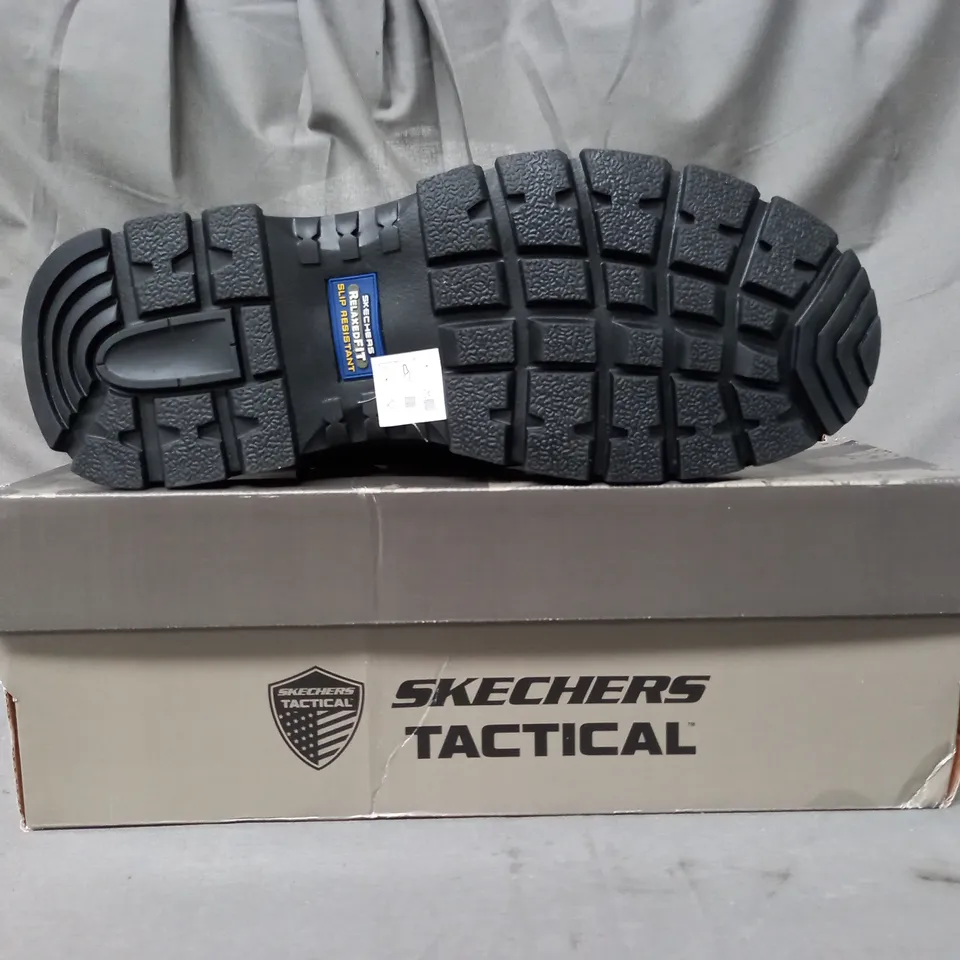 BOXED PAIR OF SKECHERS WATERPROOF SLIP RESISTANT BOOTS IN BLACK SIZE 9