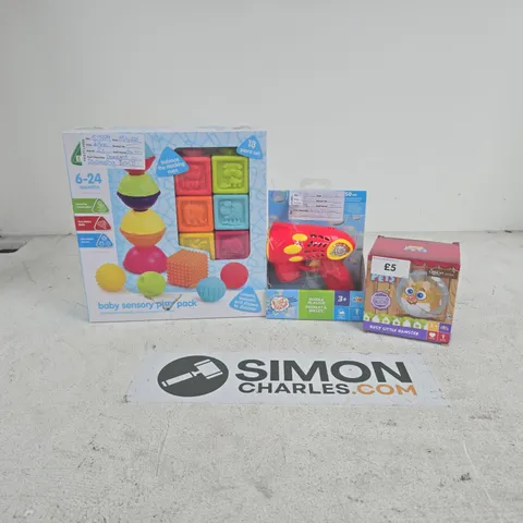 APPROXIMATELY 8 ASSORTED TOYS & GAMES PRODUCTS TO INCLUDE BABY SENSORY PLAY PACK, BUSY LITTLE HAMSTER, BUBBLE BLASTER, ETC