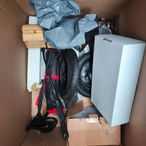 APPROXIMATELY 15 ASSORTED VEHICLE PARTS AND ACCESSORIES TO INCLUDE IN CAR INFOTAINMENT, TOOL SET, WIPER BLADES ETC 