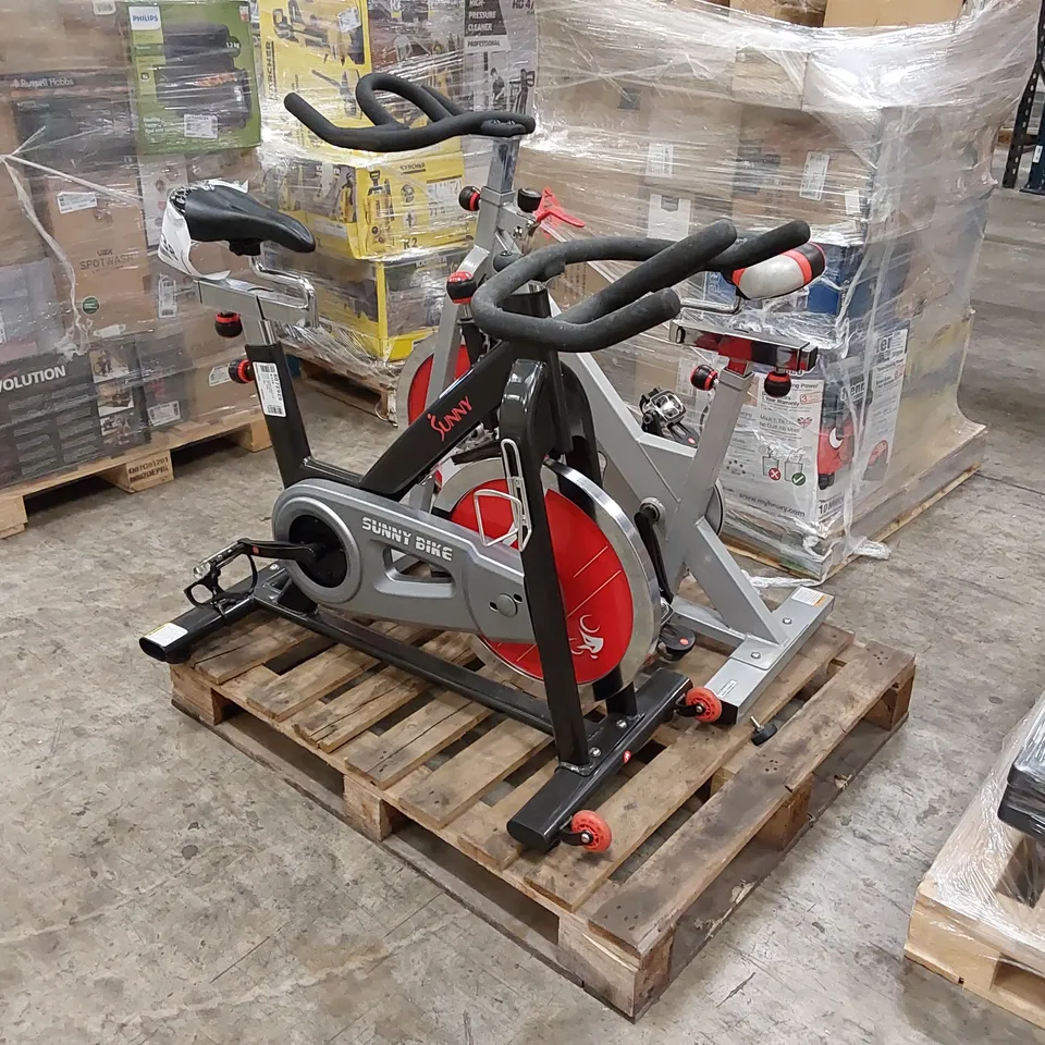 STUDIO CYCLE PRO EXERCISE BIKE WITH 18 KG FLYWHEEL AND SUNNY HEALTH & FITNESS INDOOR CYCLING BIKE - UNPROCESSED RAW RETURNS