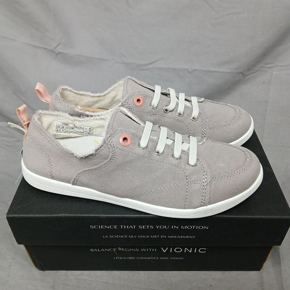 BOXED PAIR OF VIONIC VENICE PISMO LACE UP SHOES IN GREY SIZE 4