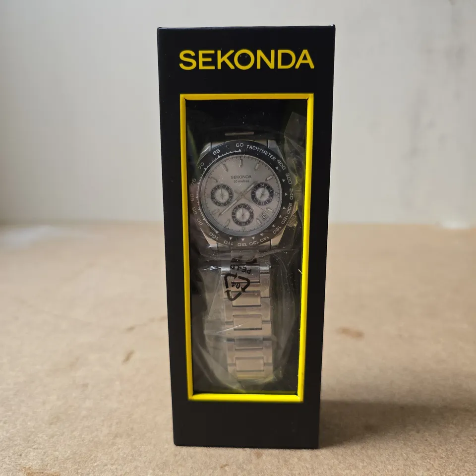 BOXED SEKONDA CHRONOGRAPH WRISTWATCH – SILVER TONE WITH TACHYMETER BEZEL, 50M WATER RESISTANT