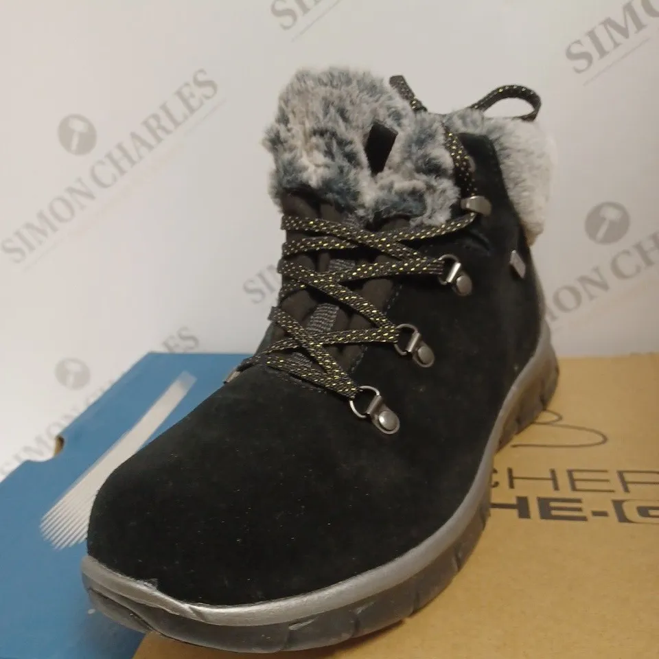 BOXED SKECHERS WINTER ON THE GO FAUX FUR TRIM BOOTS, BLACK - SIZE 6