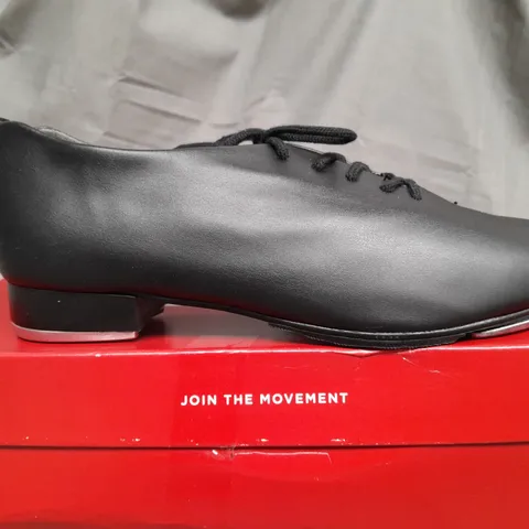 BOXED CAPEZIO TAP DANCING BLACK SHOES - SIZE 4 1/2