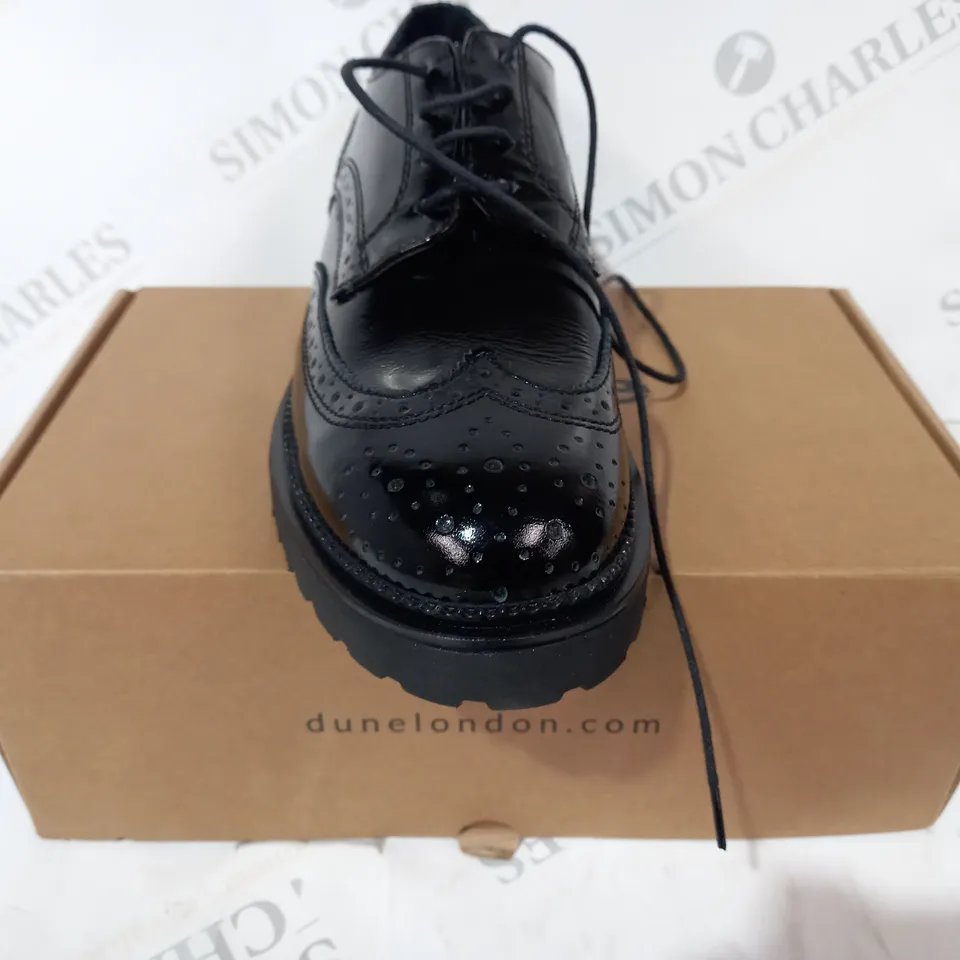 BOXED PAIR OF DUNE LONDON FLORIAN LACE UP SHOES IN BLACK SIZE 7