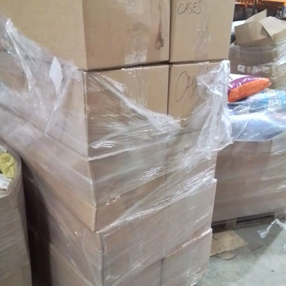 PALLET CONTAINING LARGE QUANTITY OF PHONE CASES