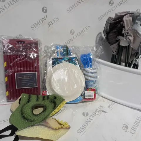 BOX OF APPROXIMATELY 5 ASSORTED ITEMS INCLUDING DINOSAUR MASK, AVATAR SET, MAKEUP HOLDER ETC