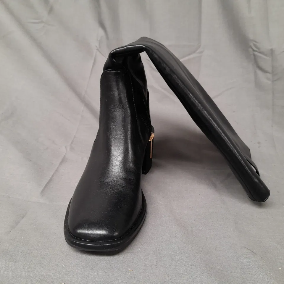 BOXED PAIR OF V BY VERY KNEE-HIGH SHOES IN BLACK SIZE 6
