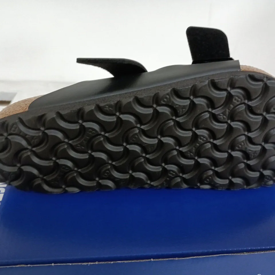 BERKENSTOCK ARIZONA BS SIZE 5