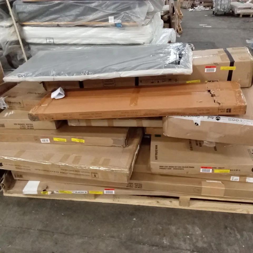 PALLET OF ASSORTED INCOMPLETE DESIGNER FURNITURE AND FURNITURE PARTS