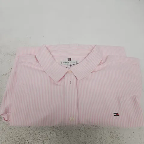 TOMMY HILFIGER PINK & WHITE STRIPE SHIRT, BUTTON-DOWN COLLAR – SIZE 44