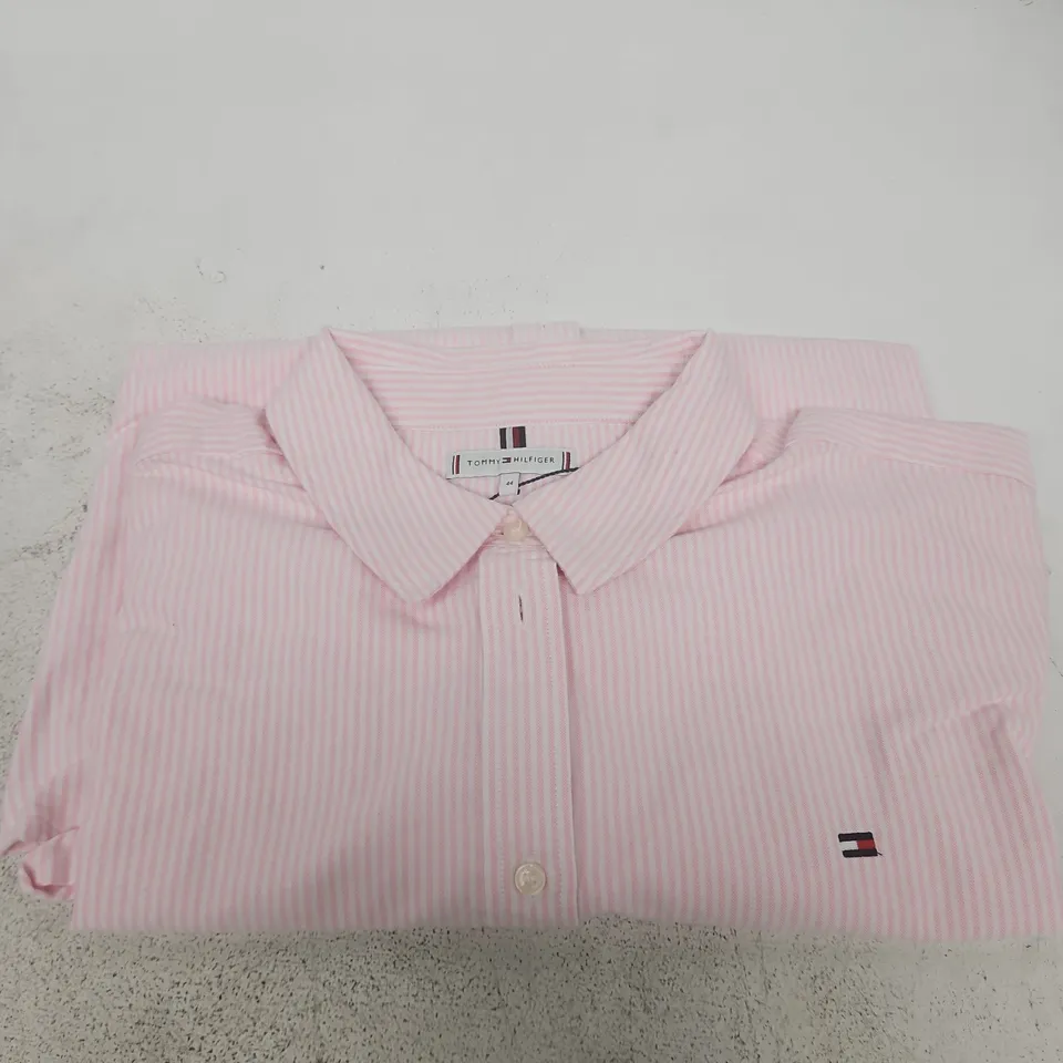 TOMMY HILFIGER PINK & WHITE STRIPE SHIRT, BUTTON-DOWN COLLAR – SIZE 44 