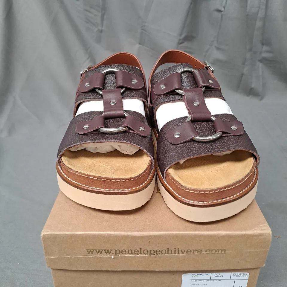 BOXED PAIR OF PENELOPE CHILVERS LEATHER SANDAL SIZE EU 40