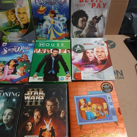 APPROXIMATELY 24 ASSORTED DVD & BLU-RAY AND BOX SETS