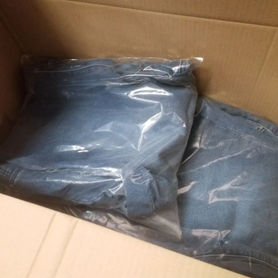 BOX CONTAINING APPROXIMATELY 9 BRAND NEW SIMPLY BE COSY MID WASH SKINNY JEANS - SIZE 32L 